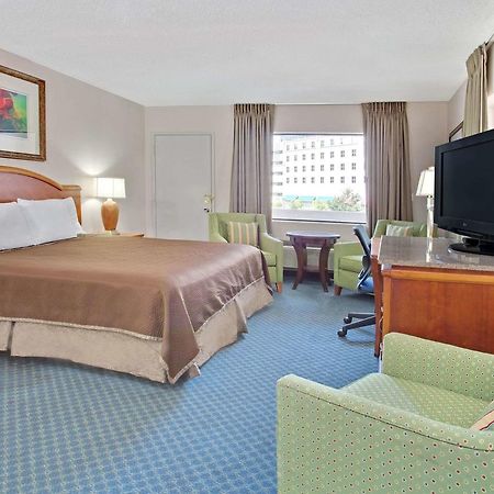 Travelodge By Wyndham Orlando Downtown Centroplex Exterior photo