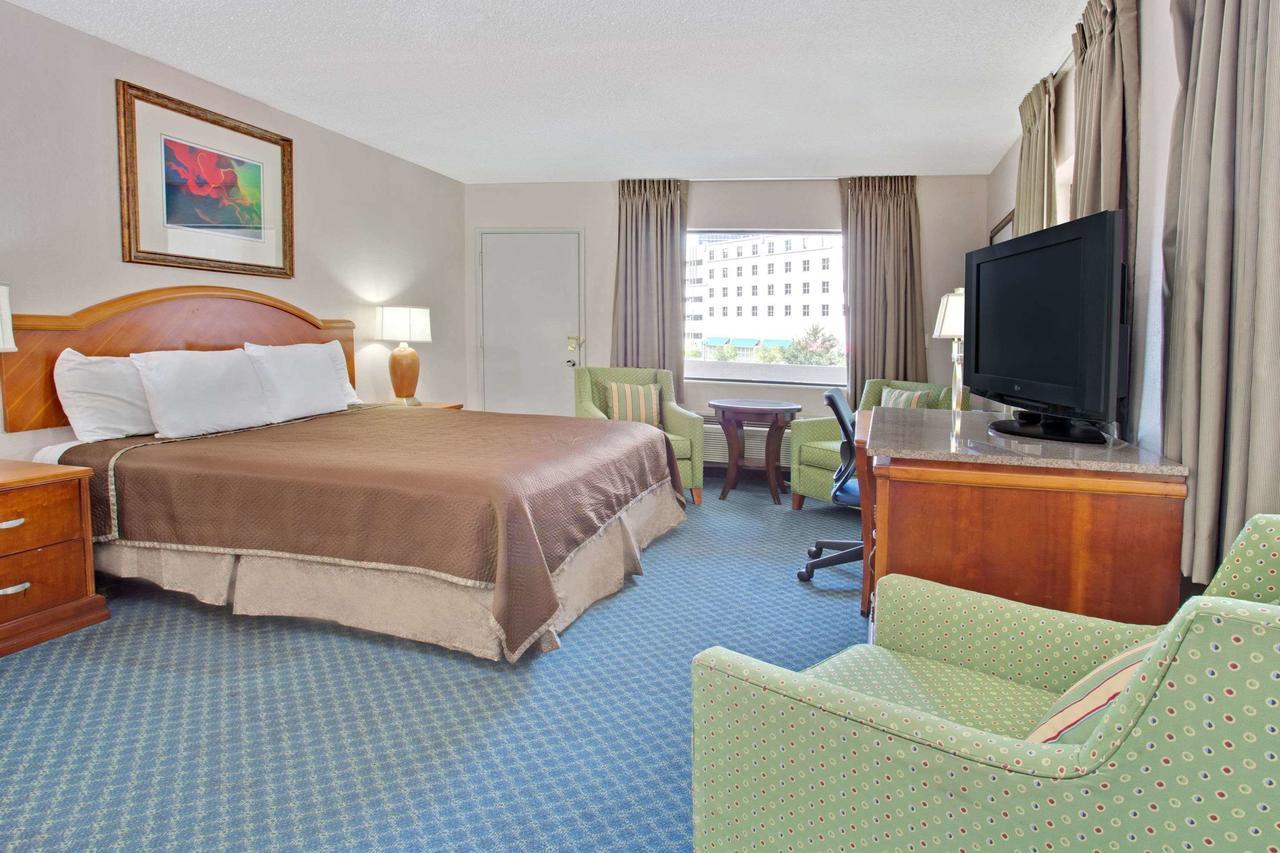 Travelodge By Wyndham Orlando Downtown Centroplex Exterior photo