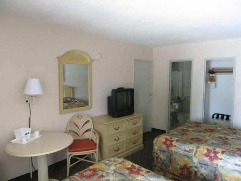 Travelodge By Wyndham Orlando Downtown Centroplex Exterior photo